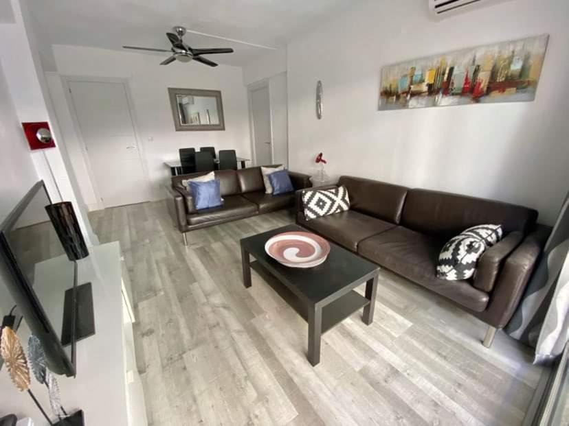 Rainbow Rentals Marques 7 Benidorm Bagian luar foto
