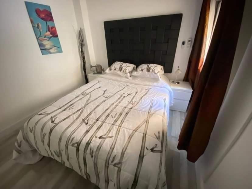 Rainbow Rentals Marques 7 Benidorm Bagian luar foto